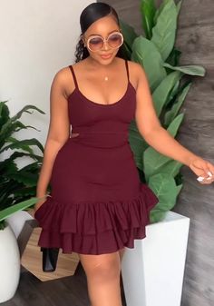 Ruffle Bodycon Dress, Wrapped Skirt, Chic Dress Classy, Look Casual Chic, Ruffle Bodycon, Classy Dress Outfits, Hip Dress, Classy Dress