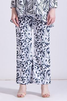 Black, white blazer with leaf print all over. Paired with wave print pant. - Aza Fashions Elegant Printed Pants For Workwear, Elegant White Printed Bottoms, Chic White Printed Bottoms, Black White Blazer, Print Pant, Wave Print, Printed Blazer, White Blazer, Black Linen