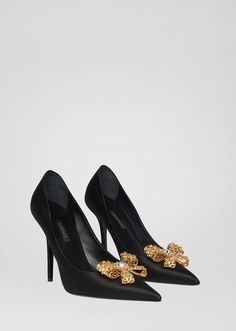 Fallon Carrington, Luxury Clothes Men, Embellished Shoes, Versace Shoes, Bow Pumps, Designer Pumps, Satin Pumps