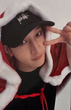 Straykids Bracelet Ideas, Bangchan Railway Wallpaper, Bang Chan Cute Pics, Bang Chan Christmas, Bang Chan And Changbin, Bang Chan Hot, Bangchan Cute, Straykids Fanart, Bangchan Stray Kids