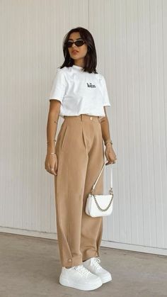 Pants And T Shirt Outfit, Outfits Juveniles, Look Office, Office Outfits Women, Elegante Casual, Event Outfit, Stylish Work Outfits, Causual Outfits, Casual Work Outfits