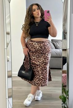 Plus Size Leather Skirt Outfit, Outfit Gorditas, Amazon Fits, Curvy Winter Outfits, Punk Style Outfits, Plus Zise, Plus Size Baddie Outfits, Modest Casual Outfits