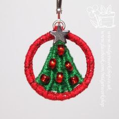 Button Stitch, Diy Christmas Snowflakes, Tiny Christmas Trees, O Christmas Tree, Dorset Buttons, Christmas Buttons, Stitch Marker, Christmas Tree Pattern, Seasonal Crafts