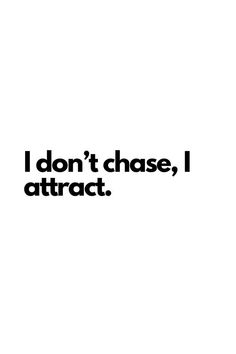 the words i don't chase, i attract are written in black on a white background