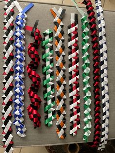 many different colored ribbons are lined up on a table