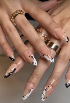 Black And White Nail, Black And White Nail Designs, Unghie Nail Art, Witchy Nails, October Nails, Simple Acrylic Nails, White Nail Designs