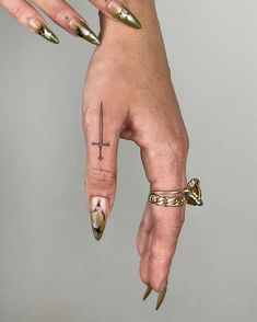 Ephemeral Tattoo, Finger Tats, Hand And Finger Tattoos, Handpoke Tattoo, Small Hand Tattoos, Discreet Tattoos