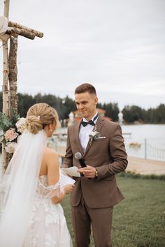 the bride and groom are exchanging vows at their wedding