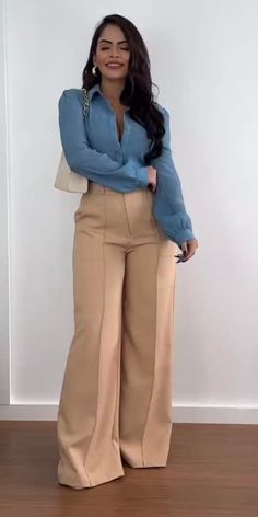 Pantalon Camel Outfits Mujer, Dark Blue Pants Outfit, Ceo Outfit, Wide Leg Pants Outfit Work, Pants Outfit Work, Cute Office Outfits, Cute Professional Outfits, Wide Leg Pants Outfit, Doctor Outfit