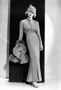 vintage everyday: 1930s: The Most Powerful Flaring Period of Modern Female Fashion Oud Hollywood, Hollywood Vintage, Bette Davis, Actrices Hollywood