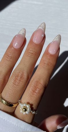 New Years Nail Inspiration, Korean Chrome Nails, Nye Nails Almond Shape, Bridal Nails Ideas, New Years Nails Almond Shape, Short December Nails, December Gel Nails, December Birthday Nails, Wedding Nails Coffin