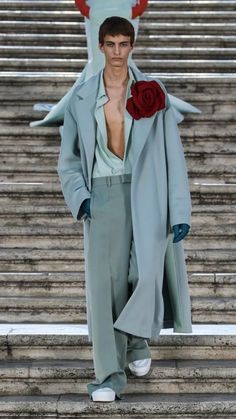 Garden Runway, Mens Fashion Show Runway, Twins Oc, Pride Photoshoot, Valentino Fall 2022, Valentino Suit, Valentino Menswear, Fall 2022 Couture, 2022 Couture