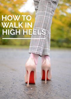 Walk In Heels, How To Wear Heels, Walking In High Heels, Pencil Heels, Walking In Heels, How To Walk, Shoes Hack, Fashion High Heels, High Heels Stilettos