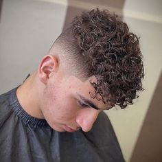 Hear Cut, Haircuts Curly, Haircut Tip, Androgynous Hair, Mens Hairstyles Thick Hair, Spiked Hair, Faded Hair