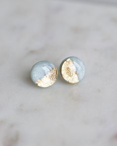 These surgical steel studs are truly beautiful. They are perfect for a loved one or for yourself. So light and comfortable you can wear them all day! Run, shower, sleep, play, create, travel, and never have to take them off! These earrings won't irritate your ears and they are meant to be put in and left in. IMPORTANT: This style is created with resin and gold foil. The look of each gold foil can vary in each piece. THIS MODEL WITH SILVER POSTS: https://www.etsy.com/ca/listing/978188004/sky-blue Classy Earrings, Blue Stud Earrings, Crystal Resin, Handmade Jewelry Gift, Studs Earrings, Earrings Minimalist, Hypoallergenic Earrings, Perfect Gift For Her, Steel Blue