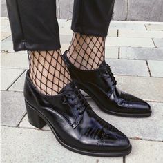 Goth Academia, Oxford Shoes Outfit, Casual Goth, The Rocky Horror Picture Show, Estilo Chic, Business Casual Outfits, Office Fashion, Shoe Style, Gothic Fashion