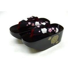 Japan Shoes, Japanese Sakura, Traditional Chinese Dress, Funky Shoes, Kimono Pattern, Girly Shoes, Asian Outfits