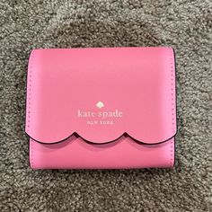 Kate Spade Scallop Leather Small Wallet New Kate Spade Perfume, Kate Spade Wallet Pink, Kate Spade Bridal, Small Leather Wallet, Blue Wallet, Black Leather Tote, Pretty Bags, Kate Spade Wallet, Kate Spade Purse