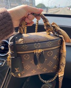 Lv Accessories, Sarah Grace, Sac Louis Vuitton, Best Designer Bags, Vanity Bag, Chanel Purse