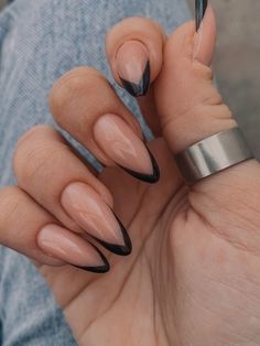 Black french nails Rounded Stilleto Nails Long, Oval Nail Ideas, Oval Acrylic Nails, Black French Nails, Minimal Nails, Almond Acrylic Nails, Oval Nails, Nature Tattoos, Classy Nails