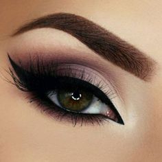 Inspiration For Ladies With Dark Green Eyes picture 4 Dark Green Eyes, Cat Eye Makeup, Makeup Tutorial Eyeshadow, Best Eyeliner, Eye Makeup Designs, Dark Makeup, Trendy Makeup