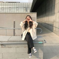 Ulzzang Girl Faceless, Girl Faceless, Spring Outfits For Teen Girls, Celana Jogger Wanita, Dressy Spring Outfits, Spring Outfits Boho, Jung Somin, Mode Ulzzang, Spring Work Outfits