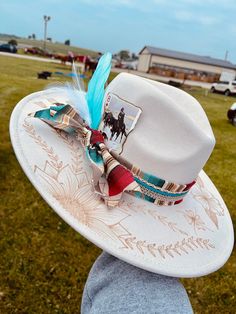 Branded Wide Brim Hats Each hat is hand burned for a custom branded design, because of that each order will vary slightly.  These hats come in one size, they have an adjuster inside the crown to cinch them smaller.  Each hat band is included in the order.  Sketching is only done on the top of the hat, unless otherwise requested.  Please feel free to message me with any customization requests. These are quite literally completely customizable.  Due to the custom nature of our hats, all purchases are nonreturnable and nonrefundable. PLEASE make sure you are certain on your hat size before ordering. Because of various sanitary concerns, hats are NOT returnable or exchangeable. THESE HATS ARE MADE WITH A POLY BLEND FABRIC, they are not Charlie 1 Horse Hats. The price reflects that. Womens Western Hats, Charlie 1 Horse Hat, Cowboy Hat Design, Custom Cowboy Hats, Cowgirl Accessories, Beaded Shoes, Felt Cowboy Hats, Painted Hats, Chapeau Cowboy