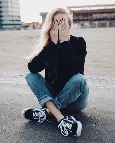 Vans Classic Old Skool Sneaker How To Wear Vans, Grunge Look, Foto Poses, Urban Street Style, Outfit Trends, Mode Ootd