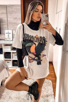 Oversized Tshirt Outfit, Look 80s, Foto Tips, Sporty Outfits, Retro Outfits, Look Chic