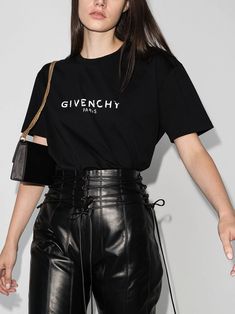 Givenchy Outfit, Versace Tshirt, Ck Jeans, Givenchy Logo, Givenchy Paris, Fall Jeans, Givenchy Women, Tshirt Outfits