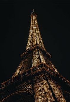 the eiffel tower lit up at night