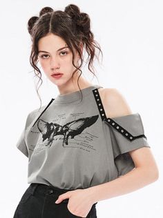 ❤︎Off-the-shoulder butterfly French sleeve T-shirt❤︎ French Sleeve, Press The Button, Pearl Bag, Butterfly Sleeve, Heart Bag, Gift Of Time, Grey Prints, Butterfly Sleeves, Quilted Bag