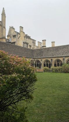 an image of a building that is in the grass