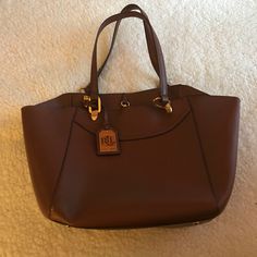 Genuine Ralph Lauren Medium Handbag This Bag Is Authentic There Is No Damage Such As Stains Or Tears Or Frays On The Straps Ralph Lauren Bags, Medium Handbags, Womens Tote Bags, Top Handle Bag, Ralph Lauren, Handbags, Women Shopping