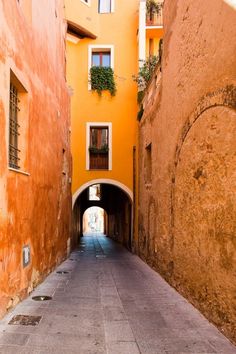 an alley way between two buildings in the city