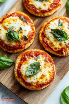 The Best Mini Pizzettas Recipe Easy Mini Pizzas, Small Pizza Recipes, Charcuterie Buffet, Italian Arancini, Arancini Balls, Osso Buco Recipe, Pizza Mini, Mini Pizza Recipes, Italian Main Dishes