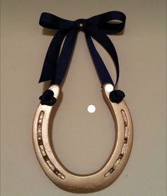 Equestrian Design, Horseshoe Crafts, Equestrian Decor, Horse Crafts, Horseshoe Art