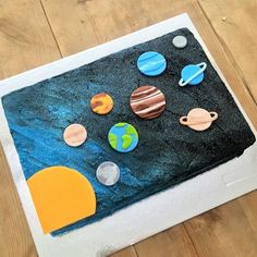 a cake that has planets on it