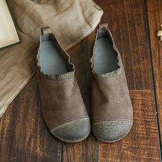 The;simple;uppers;get;strong;hierarchical;effect;by;leather;splicing;process.Novel;and;distinctive;toe;cap;with;stringy;selvedge;decoration.The;loafers;made;of;extra;soft;cowhide;leather;uppers;and;insoles;with;latex;mattress;are;worn;comfortably;and;have;the;function;of;keeping;the;feet;heathy.The;pigskin;leather;soloes;is;breathable;so;that;your;feel;comfy;with;barefoot.
Color:Grey/coffee
Material:Top;layer;cowhide;leather
Insole:Genuine;leather
Sole:Rubber
Heels:1.5cm/0.59��
Upper;height:7cm/ Grey Coffee, Loafers Women, Flats Shoes Comfortable, Casual Slip On Shoes, Latex Mattress, Funky Shoes, Shoes Grey, Leather Flat Shoes, Retro Shoes