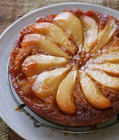 there is a cake with apples on the top and bottom, ready to be eaten