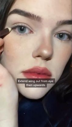 Deep Eyes Makeup Tutorials, Casual Party Makeup, Makeup Tutorial Doe Eyes, Dropping Eyes Makeup, Make Up For Wrinkled Skin, Negative Canthal Tilt Eyeliner, Flirty Eye Makeup, Blue Doe Eyes Makeup, Easy Eye Makeup Blue Eyes