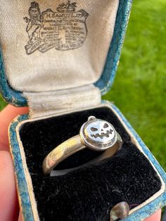 ✨ For The Love Of Sterling Jewellery ✨ This Is A Glorious Sterling Silver Handmade Vintage Style Ring.   The Most Quirky Pumpkin Shaped Creepy Face.  Memento Mori Trick Or Treat!  Hallmarked / Fully Acid Tested For 925 Grade Silver.  Great Chunky Mount. Wonderfully Decorated.  UK Size: R.  Excellent Used Condition.  The Shop Display Box Is NOT Included.  I Am Happy To Post Worldwide, Any Questions Please Feel Free To Ask :) Memento Mori Ring, Creepy Faces, Witchy Jewelry, Vintage Style Rings, Sterling Jewelry, Pumpkin Faces, Memento Mori, Handmade Sterling Silver, Hallmark