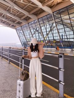 Celana Jogger Wanita, Korean Airport Fashion, Korean Casual Outfits, Korean Girl Fashion, At The Airport, Kpop Fashion Outfits, 가을 패션