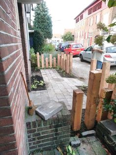 Voortuin afscheiding straat California Native Garden, Garden Privacy Screen, Front Garden Design, Garden Privacy, Native Garden, House Landscape, Garden Inspiration