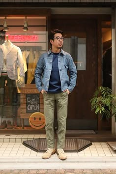 Traveling Clothes, Olive Pants, Worker Jacket, Khaki Pants Men, Streetwear Men Outfits, Gentleman Style, Mens Street Style, Asian Fashion