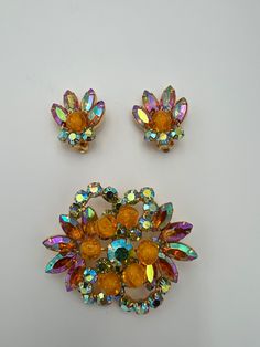 Vintage gorgeous Juliana style aurora borealis and orange acrylic bead brooch and earrings Set is quite unique with pink and green AB stone and orange lucite beads  Brooch 2.25" Earrings 1.25" 2024 Beaded Brooch, Aurora Borealis, Acrylic Beads, Aurora, Pink And Green, Earring Set, Jewelry Sets, Favorite Jewelry, Etsy Earrings