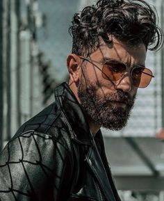 #pattibokowski #ninefrogs #fashion Undercut Curly Hair, Curly Hairstyles For Men, Mens Hairstyles Curly, Men's Curly Hairstyles, Curly Undercut, Short Curly Hairstyles, Wavy Hair Men, Beard Styles For Men, Popular Haircuts