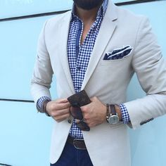 Blue and white gingham under tan with a medallion pocket square. Teaching Mens Fashion, Gentleman Mode, Stil Masculin, Mens Fashion Blog, Hipster Mens Fashion, Mens Style Guide, Herren Outfit, Men Style Tips