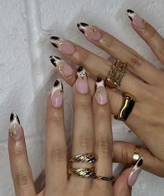 Animal Print Summer Nails, Sade Nails Aesthetic, Sade Aesthetic Nails, Nail Inspo September, 60s Inspired Nails, Winery Nails, Shorties Nails Almond, Mixed Metal Nails, Animal Print French Tip Nails