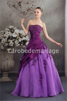 Robe de bal de promo 2013 magnifique en ballon ornée de broderie en taffetas Purple Wedding Dress, Purple Style, 파티 드레스, Cute Wedding Dress, Fall Wedding Dresses, Wedding Lingerie, Ball Gown Dresses, Dress Formal